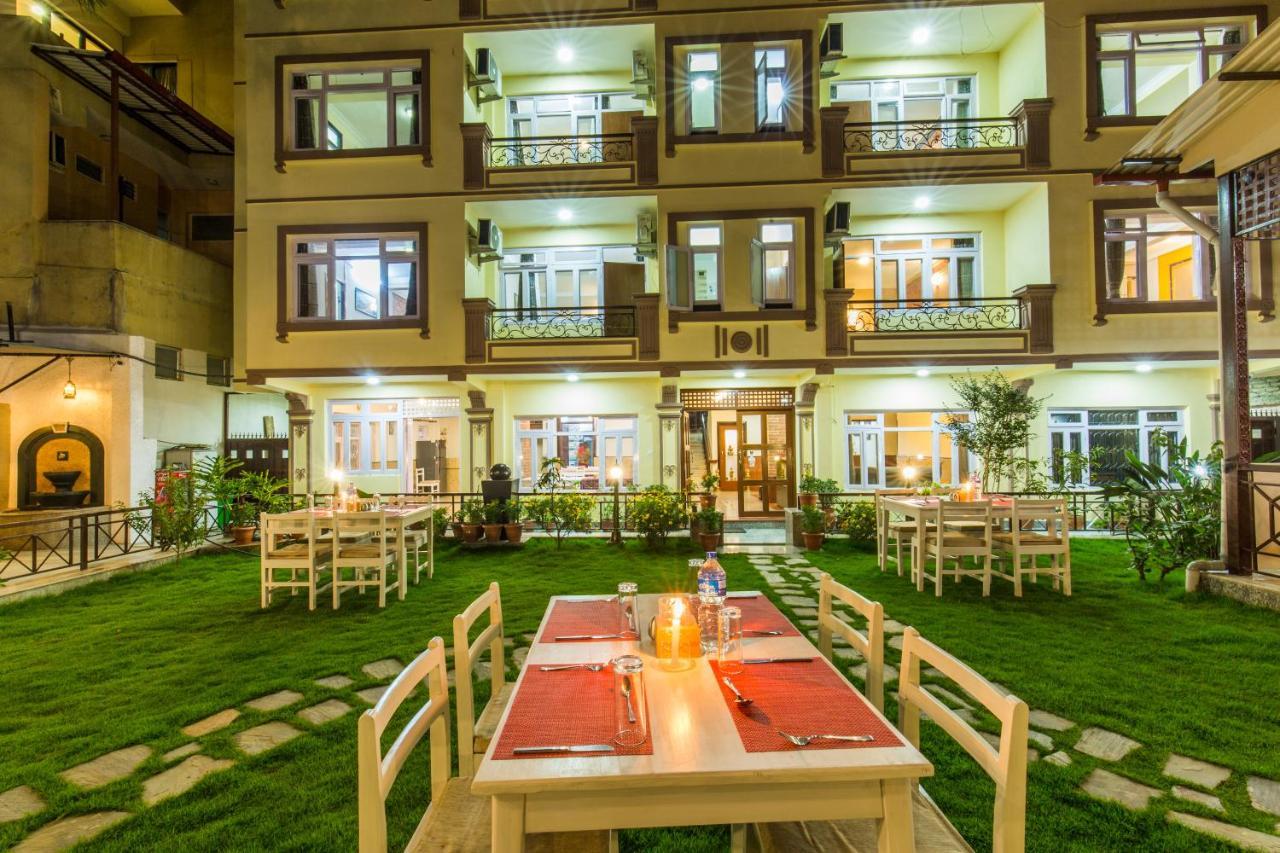 Hotel Acme Inn Катманду Екстер'єр фото